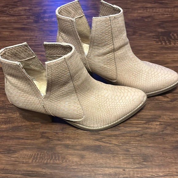 BEIGE WESTERN BOOTIES SIZE 9 - Picture 2 of 4